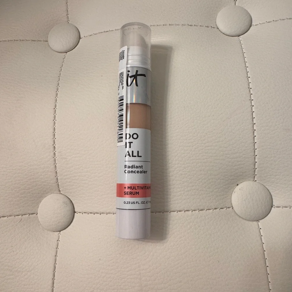 NWT— IT Cosmetics Do It All Radiant Concealer Medium Coverage in fairest neutral